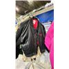 Image 8 : RACK OF ASSORTED CLOTHES (RACK NOT INCLUDED)
