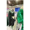 Image 8 : RACK OF ASSORTED CLOTHES (RACK NOT INCLUDED)