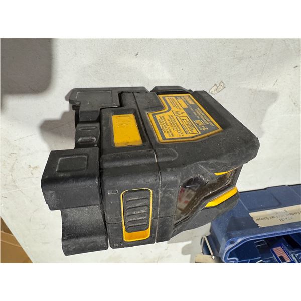 Dewalt cross line, plum spot combination, laser