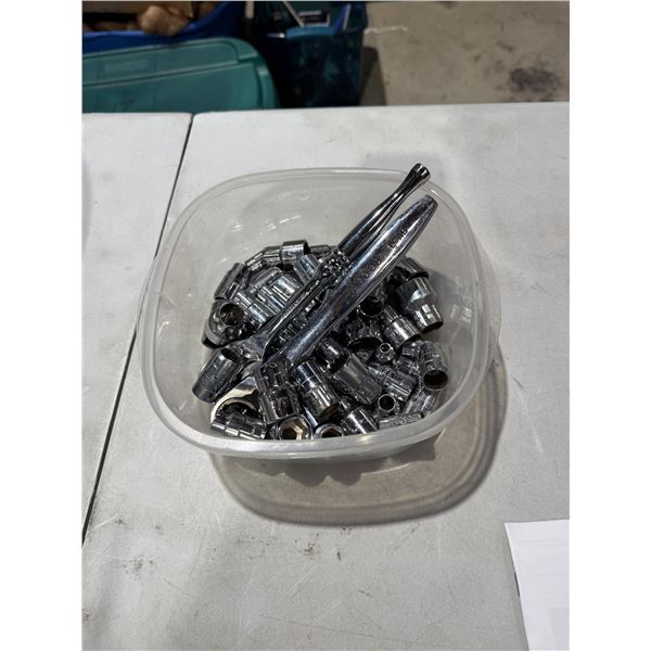 Pass-through socket set