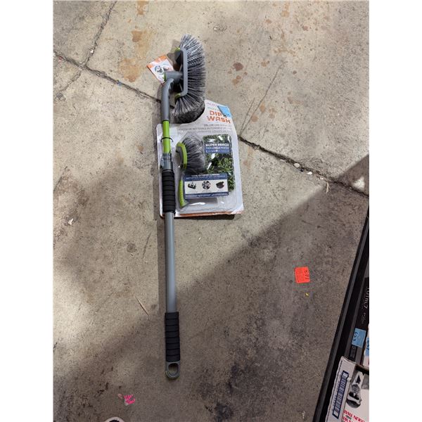 Auto brush dip and wash