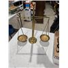 Image 1 : Balance scale