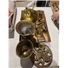 Image 1 : Brass items