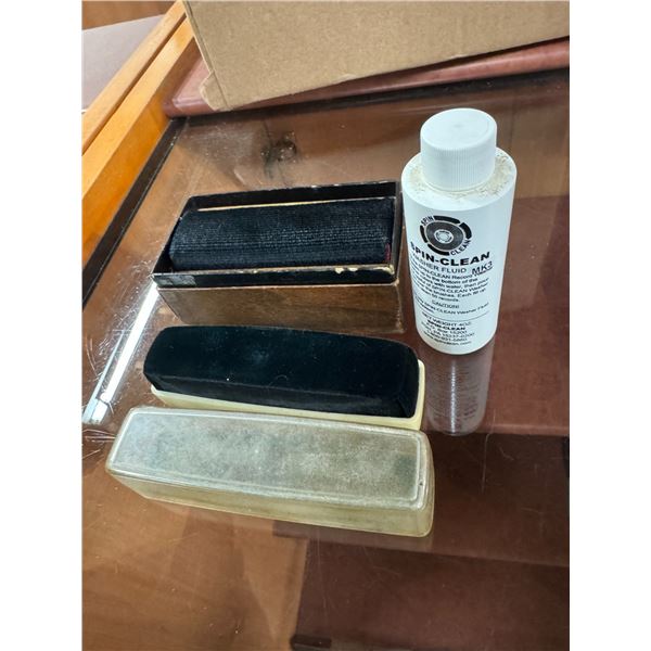 Record cleaning brushes
