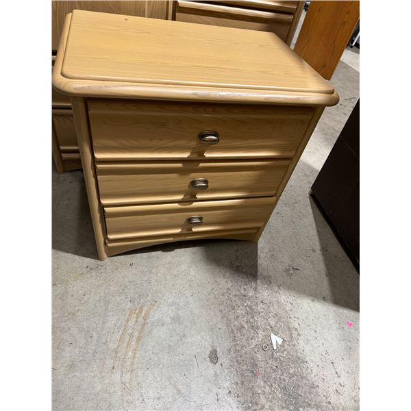 Palliser side table 28 1/2" x 18 1/2" x 27 1/2" tall