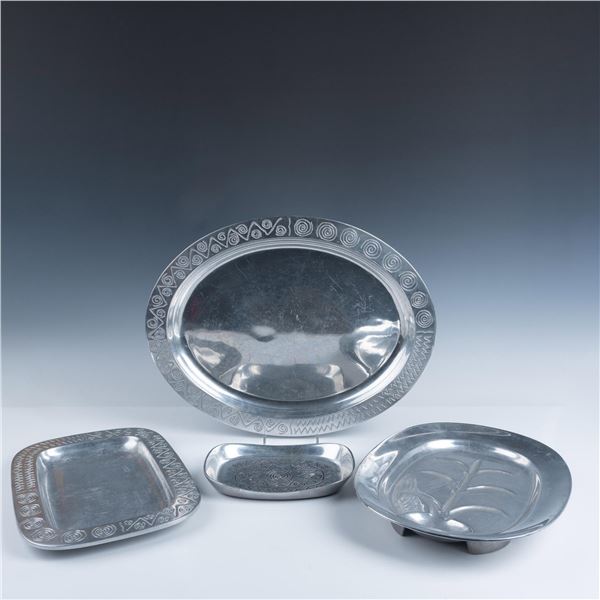 4pc The Wilton Co. Serving Trays and Platters