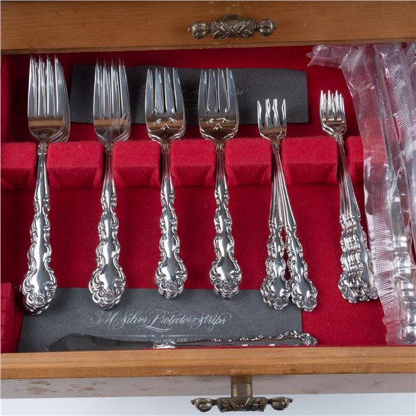 91pc Oneida Community Silver Plated Flatware with Box