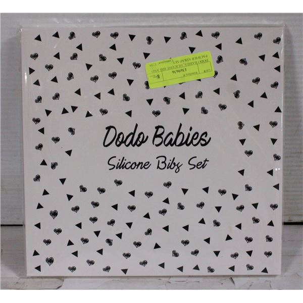 DODO BABIES, SILICONE BIB & PACIFIERS STRAP SET