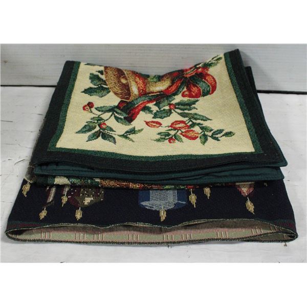 SET OF CHRISTMAS DECOR PLACEMATS & TABLE RUNNER