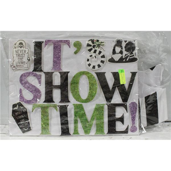IT'S SHOWTIME SIGN/SANDWORM CUT OUT