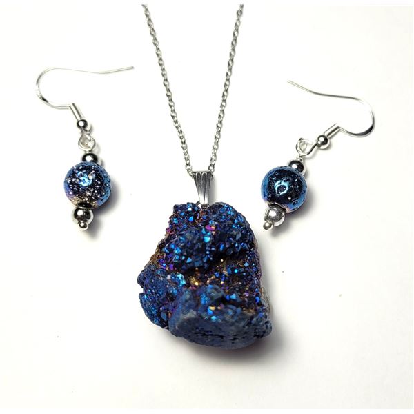 30) NATURAL TITANIUM CRYSTAL DRUZY PENDANT