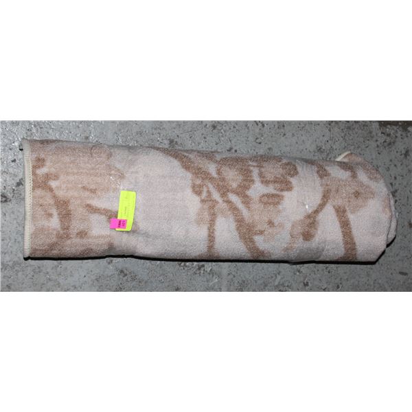 AREA RUG, APPROX 4’ X 6’