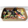 Image 1 : FLAT OF SMALL VINTAGE COLLECTABLE TOYS