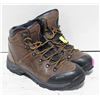 Image 1 : MOUNTAIN EQUIPMENT COOP BOOTS SZ 9.5