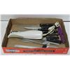 Image 1 : FLAT WITH ELECTRIC KNIFE PLUS OTHER KNIVES