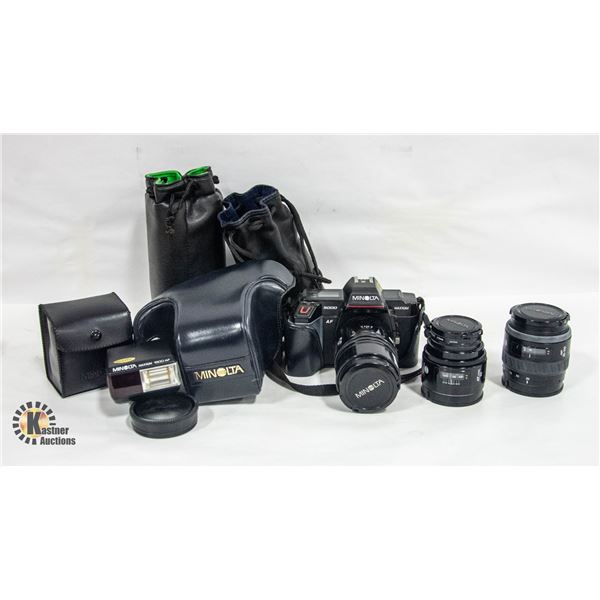 MINOLTA CAMERA WITH EXTRA LENSES & FLASH - ESTATE