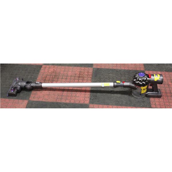 DYSON V8 (WITH BATTERY, NO CHARGER)