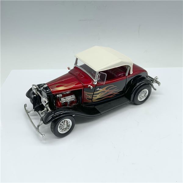 Road Signature 1932 Ford Roadster Convertible Toy Car