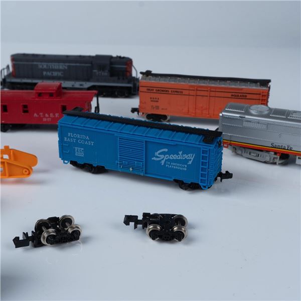 12pc Athearn Santa Fe Diesel Locomotive Set With Four Cars