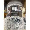 Image 1 : Frye Artic Luxe Throw 152cm x 178cm