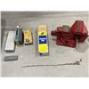 Image 2 : SHARPENING STONES AND RED VISE