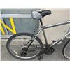 Image 2 : GREY CCM BIKE