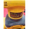 Image 2 : DeWalt 1/4 Sheet Palm Sander