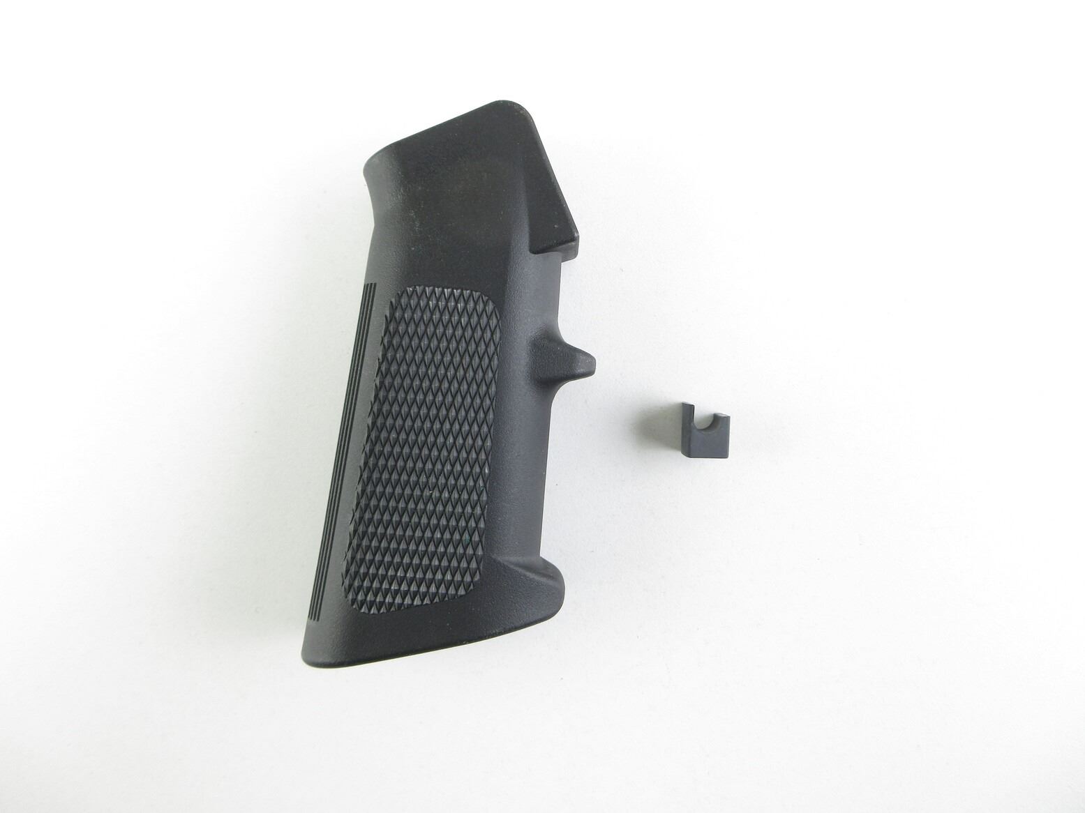 AR 15 PISTOL GRIP AND GAPPER LOT