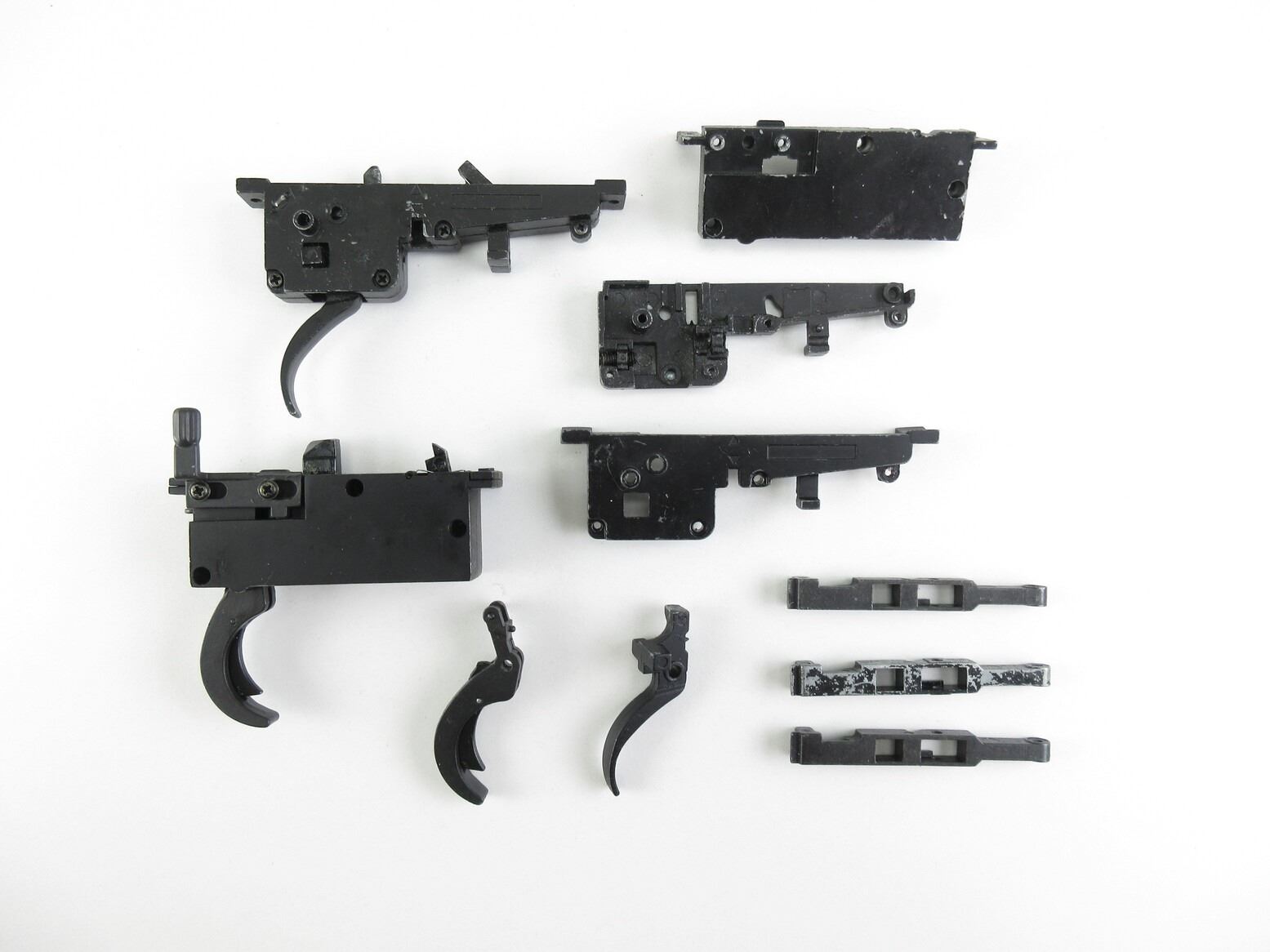 ASSORTED AIRSOFT GUN TRIGGER ASSEMBLIES AND TRIGGER PARTS LOT