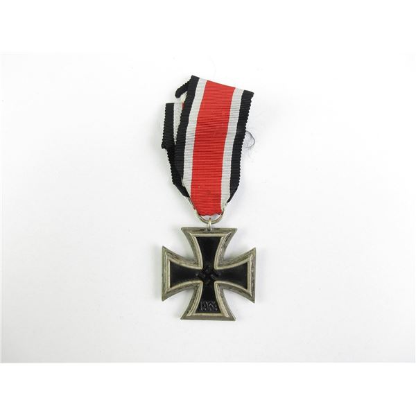 WWII GERMAN MILITARY IRON CROSS MEDAL