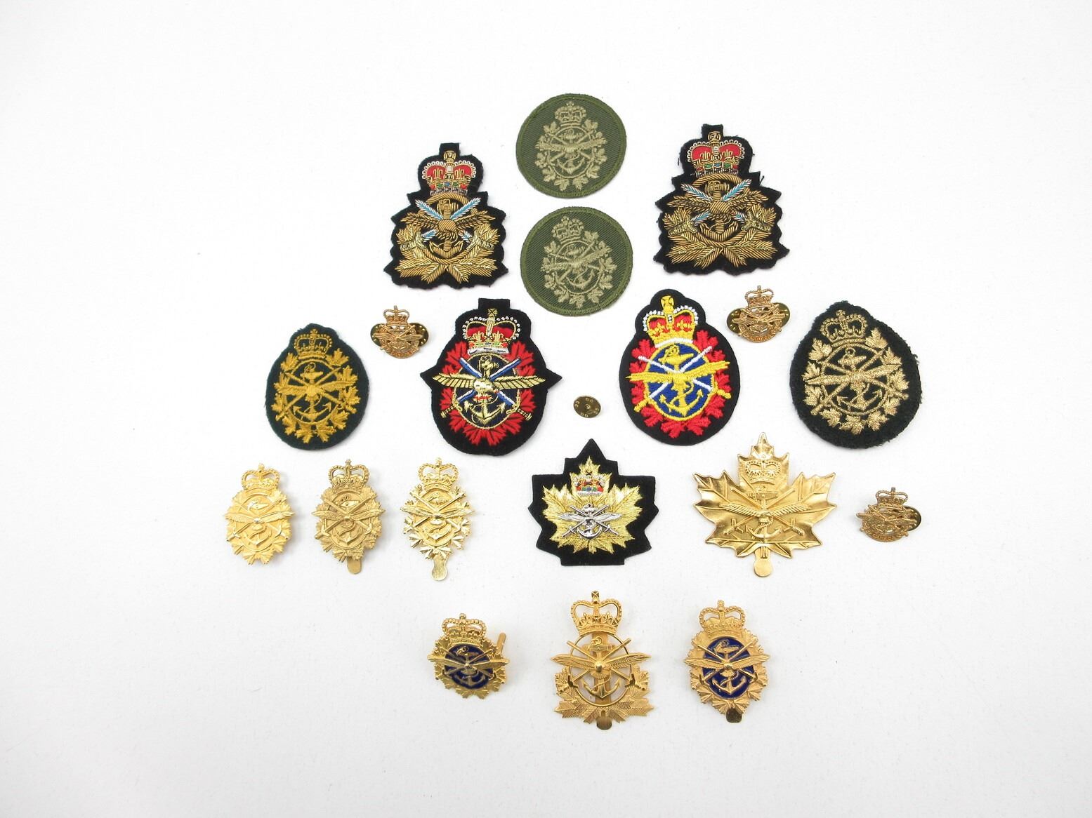 CANADIAN MILITARY TRI-SERVICE CAP BADGE / BADGE / PIN LOT - Switzer's ...