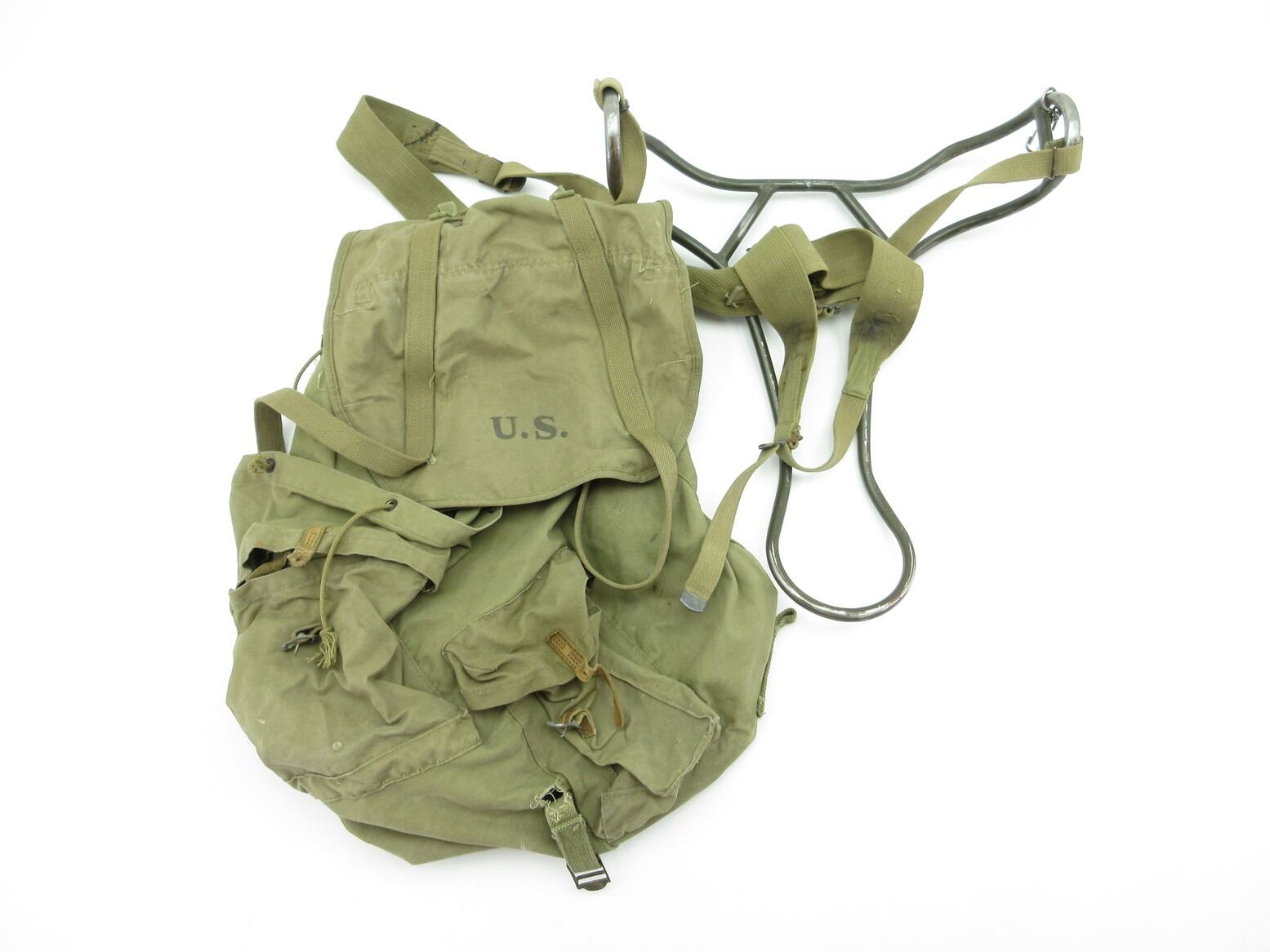 WWII U.S. MILITARY RUCK SACK WITH FRAME - Switzer's Auction & Appraisal ...