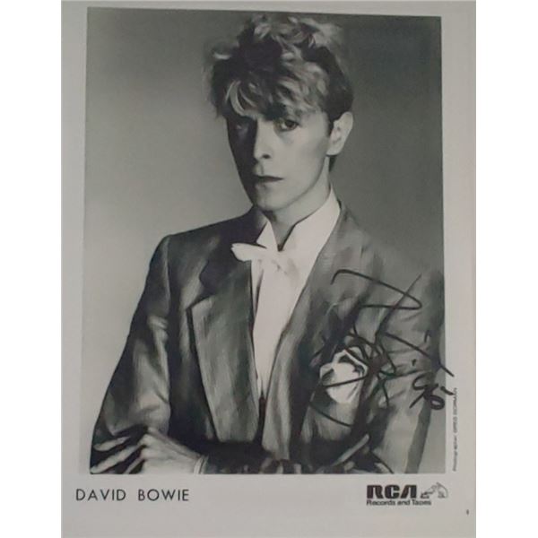 David Bowie signed promotional photo (1947-2016).
