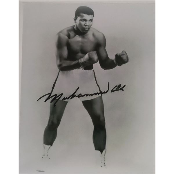 Muhammad Ali signed photograph (1942-2016).