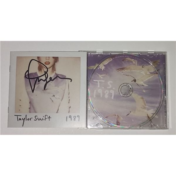 Taylor Swift signed 1989 cd inlay.