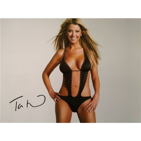Tara Reid signed photograph. (1975-).