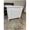 Image 1 : Dresser 42 1/2" x 19 1/2" x 37 1/2"