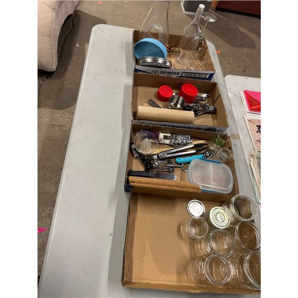 Assorted kitchen items