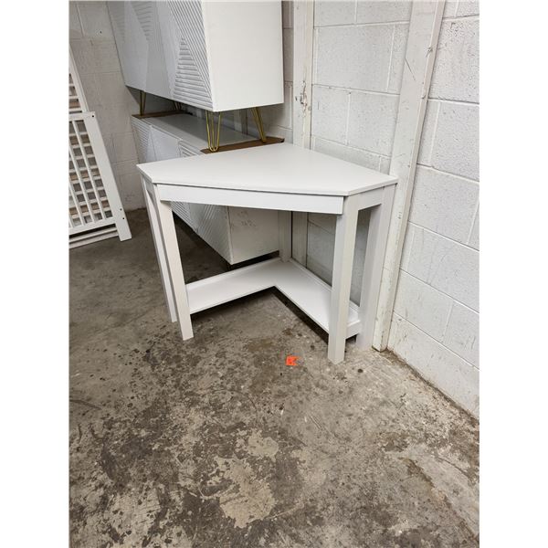 Corner desk