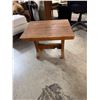 Image 1 : Wood table