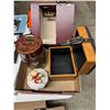 Image 1 : Misc containers, boxes, piggy bank