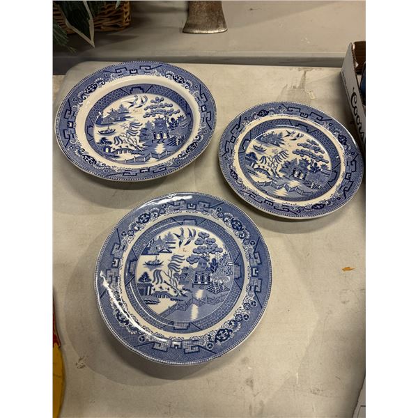 Stoneware dishes