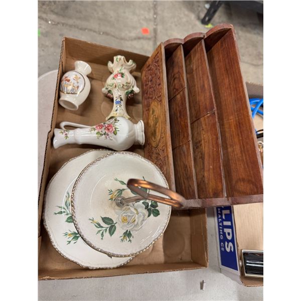 Collectibles curved letter holder and tiered stand