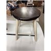 Image 1 : Stool