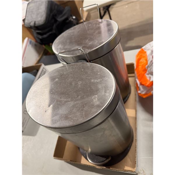 Garbage cans and plunger