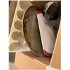 Image 3 : Kitchen items, towels, etc. T-shirts
