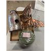 Image 1 : Birdhouse, butterfly decor, etc.
