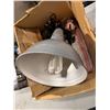 Image 1 : Light fixture