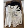 Image 1 : Medium clothing