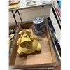Image 1 : Piggy banks